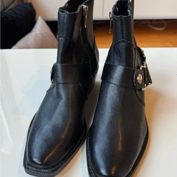 DKNY Mina Black Leather boots - Size 6.5 NEW! - Picture 4 of 13